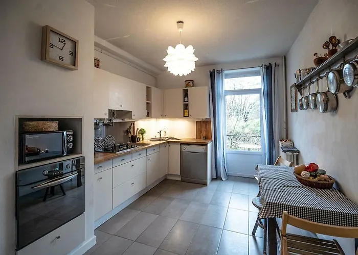 Bright Airy Spacious Lejlighed *